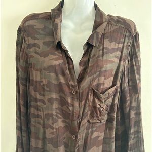 Bella Dahl camo blouse L